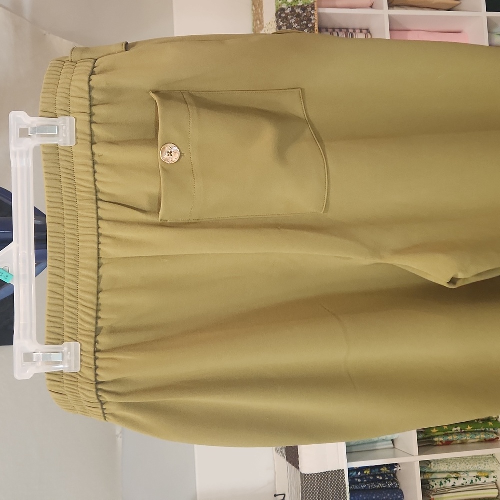 Green trousers - Picture 3 of 4